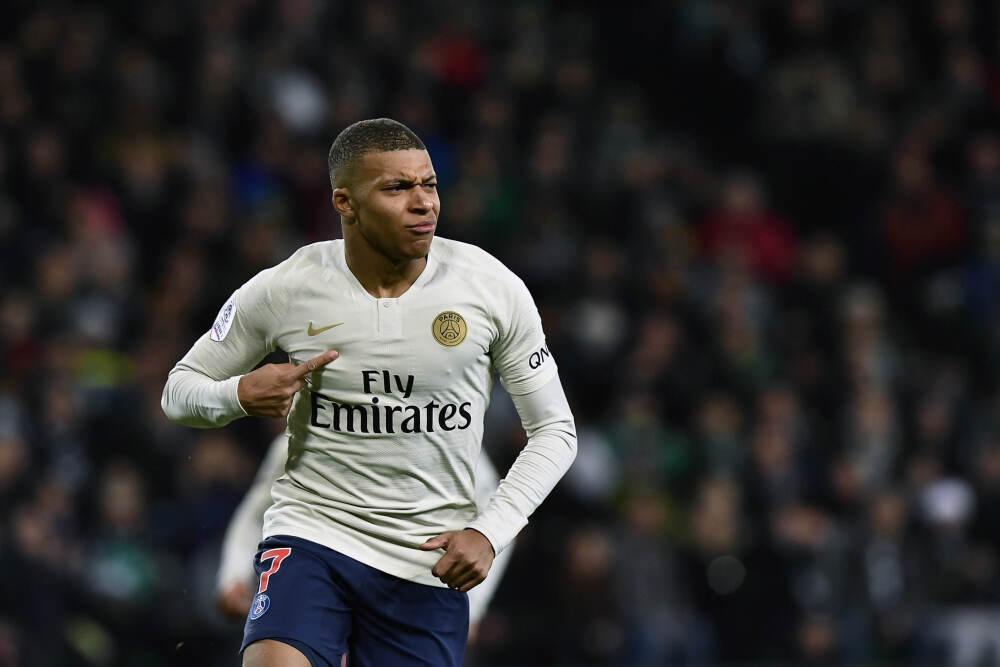 国足沉浮与“城超”燎原——中国足球这一年